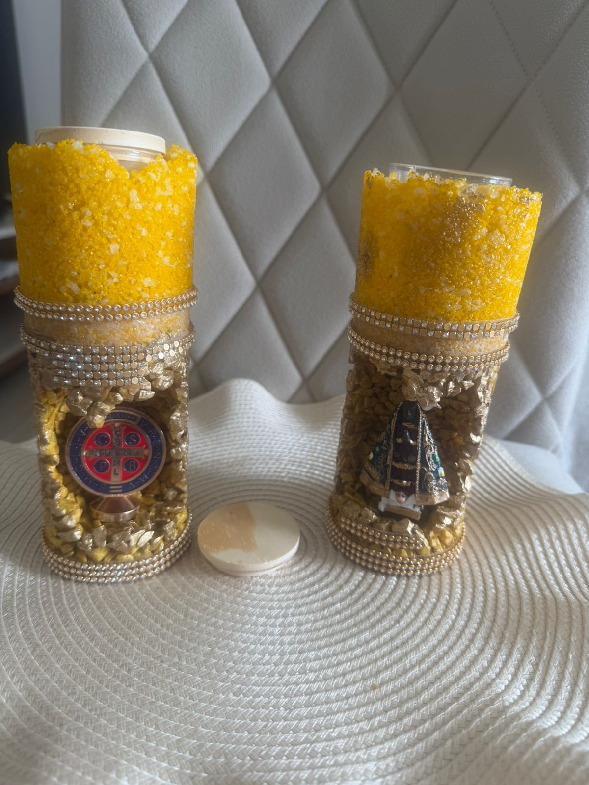 Velas oratórias refil amarelas com São Bento e Nossa Senhora Aparecida
